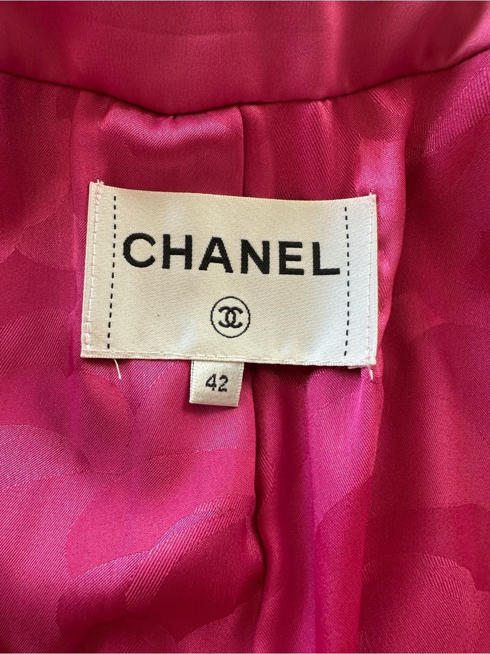 Chanel
2019 Tweed Pattern Jacket - Picture 6 of 12